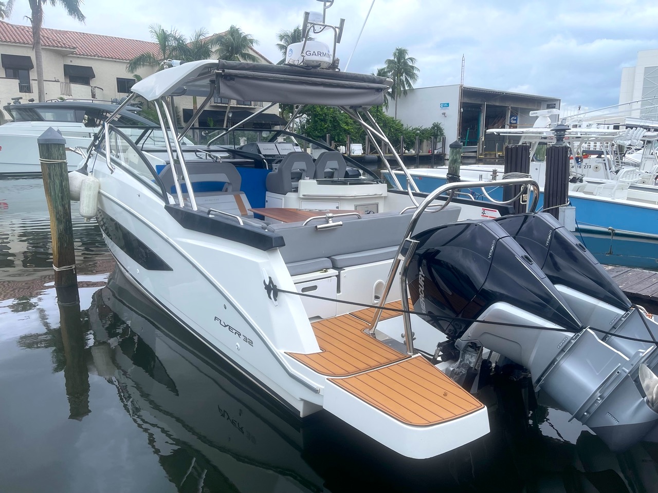Beneteau Flyer 32 private charter yacht docked at Fort Lauderdale marina
